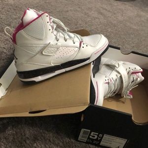 White pink Jordan flight 45. Size 5.5 in kids